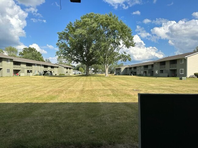 Building Photo - 2275 N Cable Rd