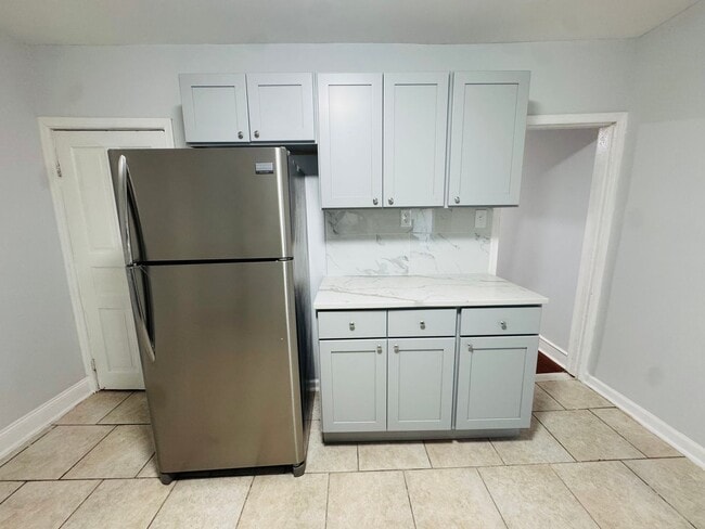 Building Photo - Newly Remodeled 2bd/1 House with Private R...