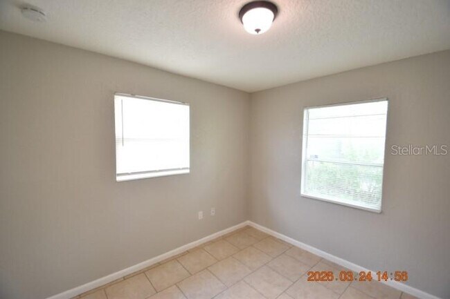 Building Photo - 4006 E Paris St