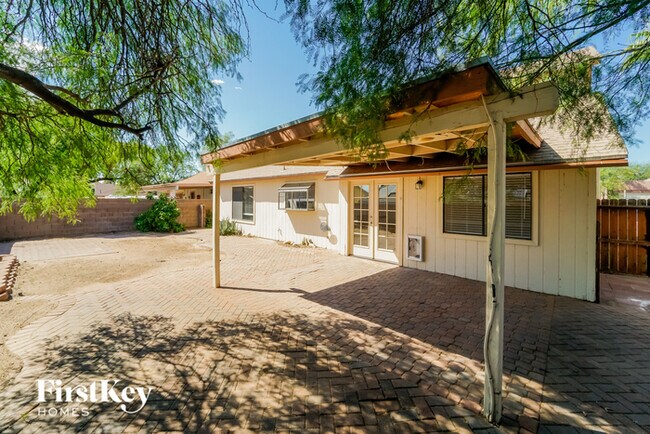 Building Photo - 2701 W Camino De La Joya