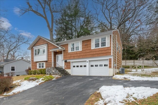 Building Photo - Croton On Hudon 4-Bedroom 2.5-Bathroom Home