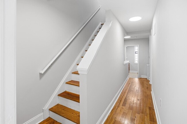 Building Photo - 1609 W Stiles St