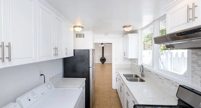 Building Photo - 11304 Isleta St