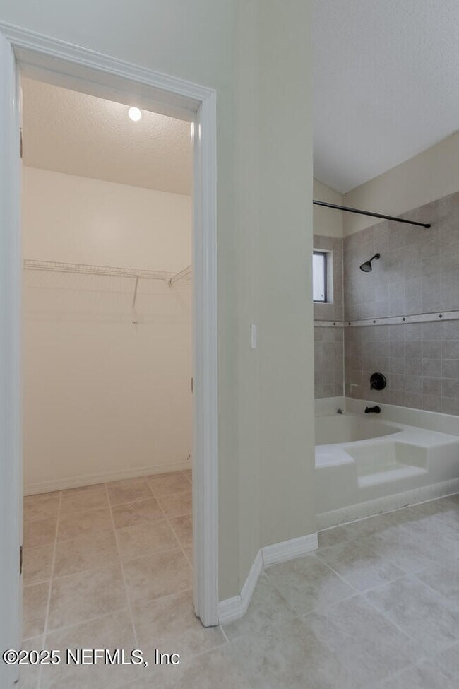 Building Photo - 3331 Ashridge Dr