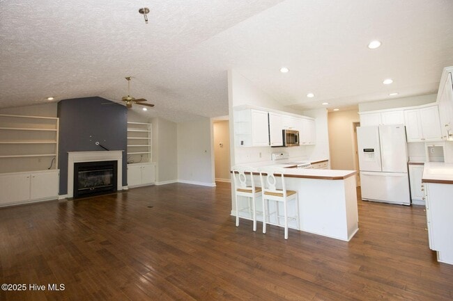 Building Photo - 1205 Greenbriar Dr