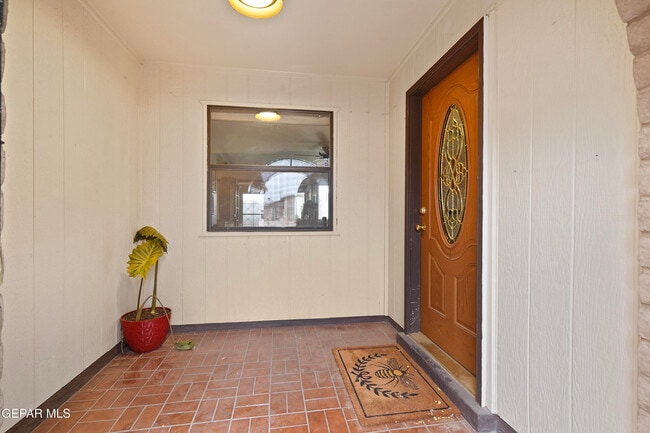 Building Photo - 5660 Longview Dr