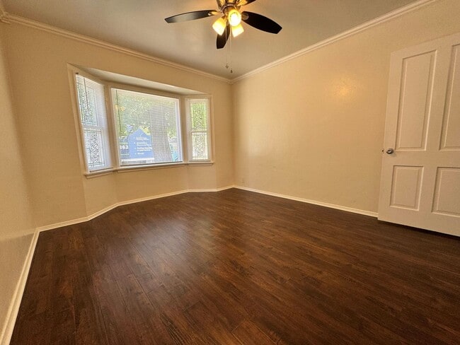 Building Photo - Beautiful Sherman Oaks Home!