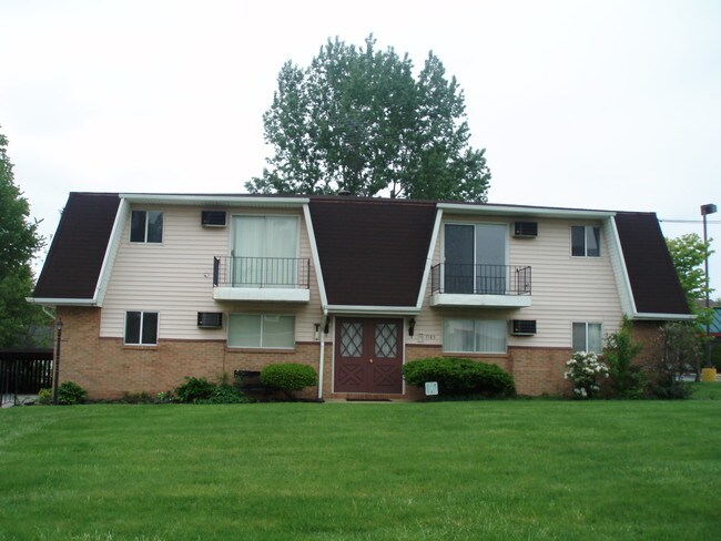 Primary Photo - Locust Apartments 7125