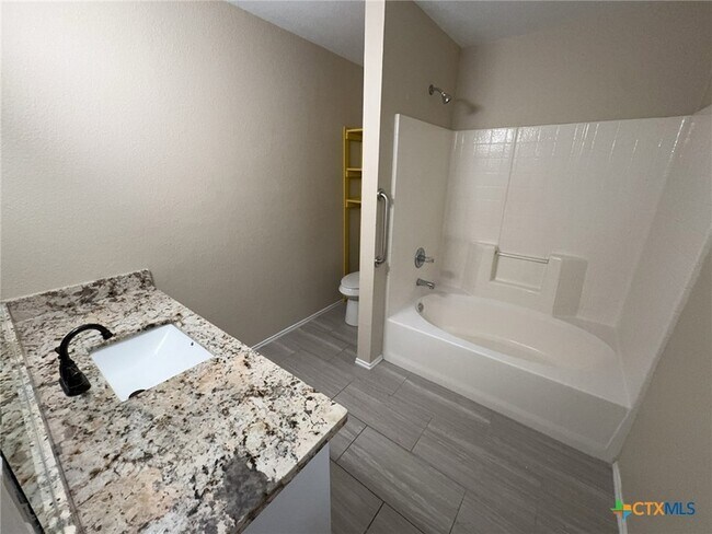 Building Photo - 2611 Littlewood Dr