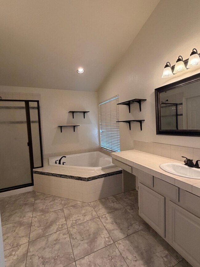 Building Photo - 6416 Silver Hawk Way