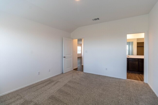 Building Photo - 5601 Bellissima Way
