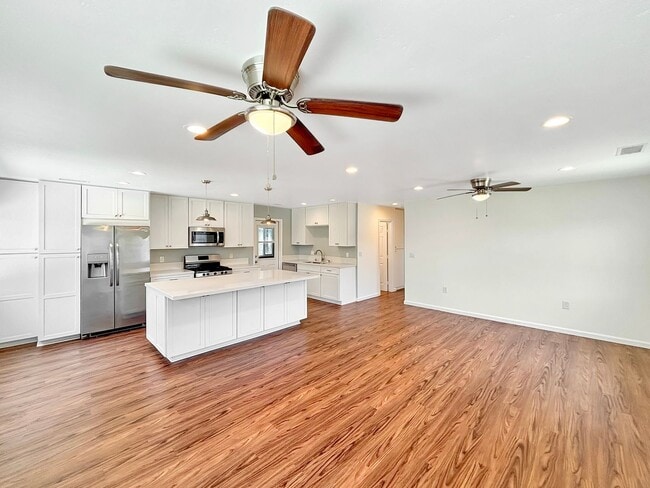 Building Photo - Beautiful 4BD/3BA House in Clairemont W/ A...
