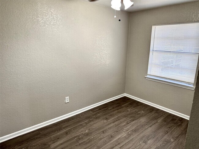 Building Photo - 10206 Buena Park Dr