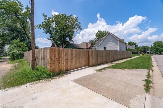 Building Photo - 1022 N 15th St