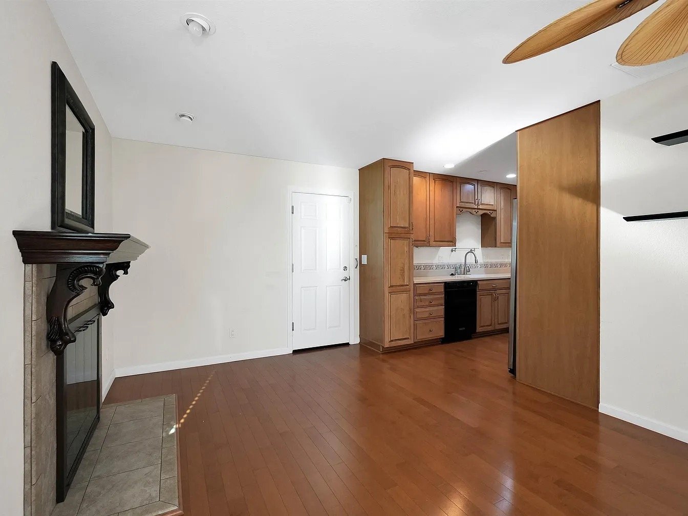 Building Photo - 1085 Chippewa Oak Dr NE