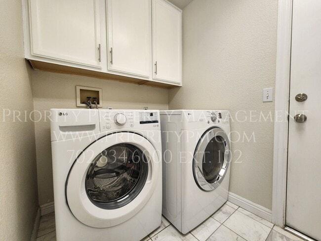 Building Photo - 7217 Sun Cove Cir