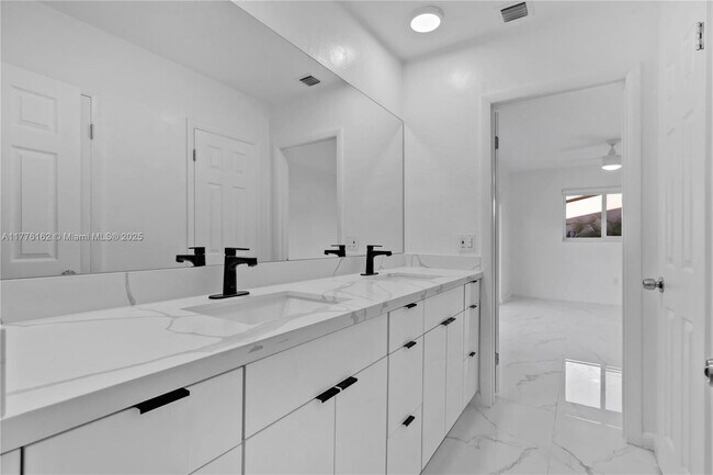 Building Photo - 9375 SW 181st Terrace