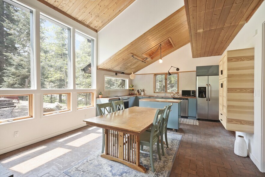 Building Photo - 7020 S Blue Creek Rd