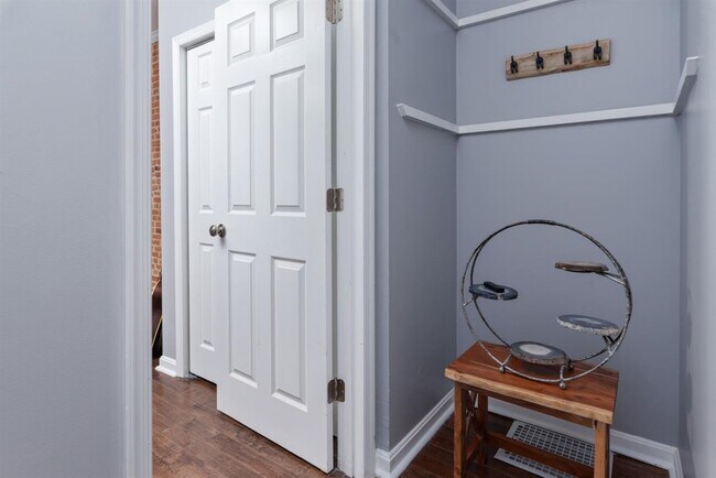 Building Photo - 525 S East Ave