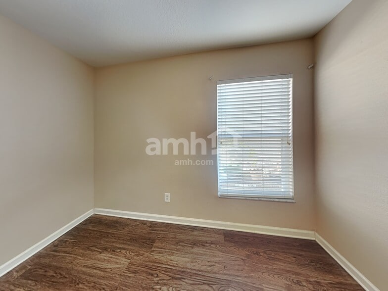 Building Photo - 10412 Soaring Eagle Dr