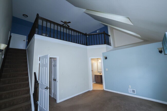 Building Photo - Great Townhouse in Fairwoods