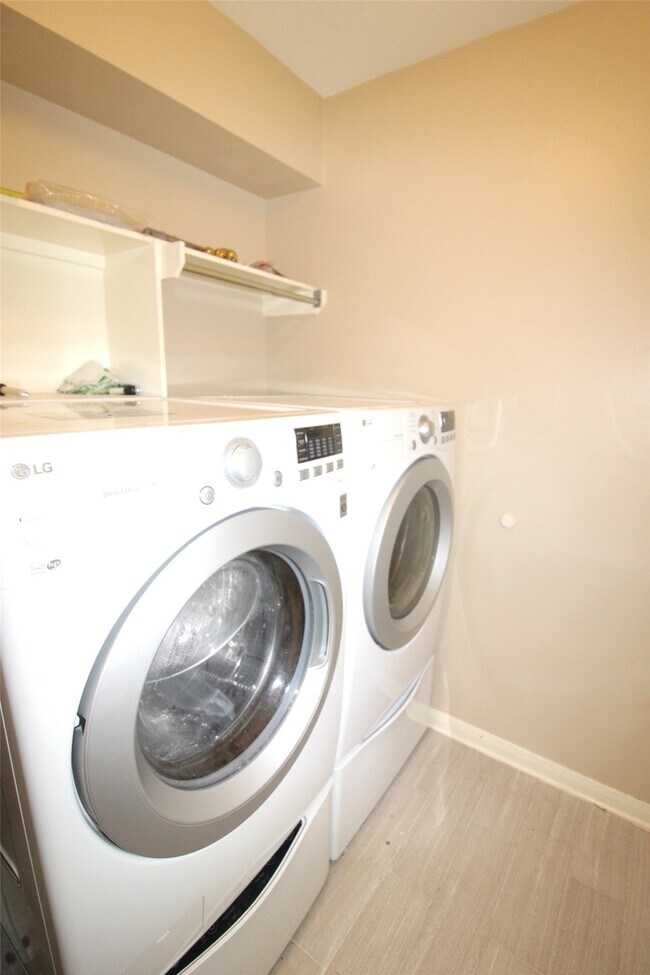 Building Photo - 1107 Woodley Bend