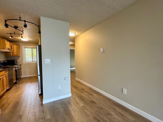 Building Photo - Downtown Poulsbo water view condo...comple...