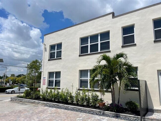 Building Photo - 1501 SE 2nd Ct