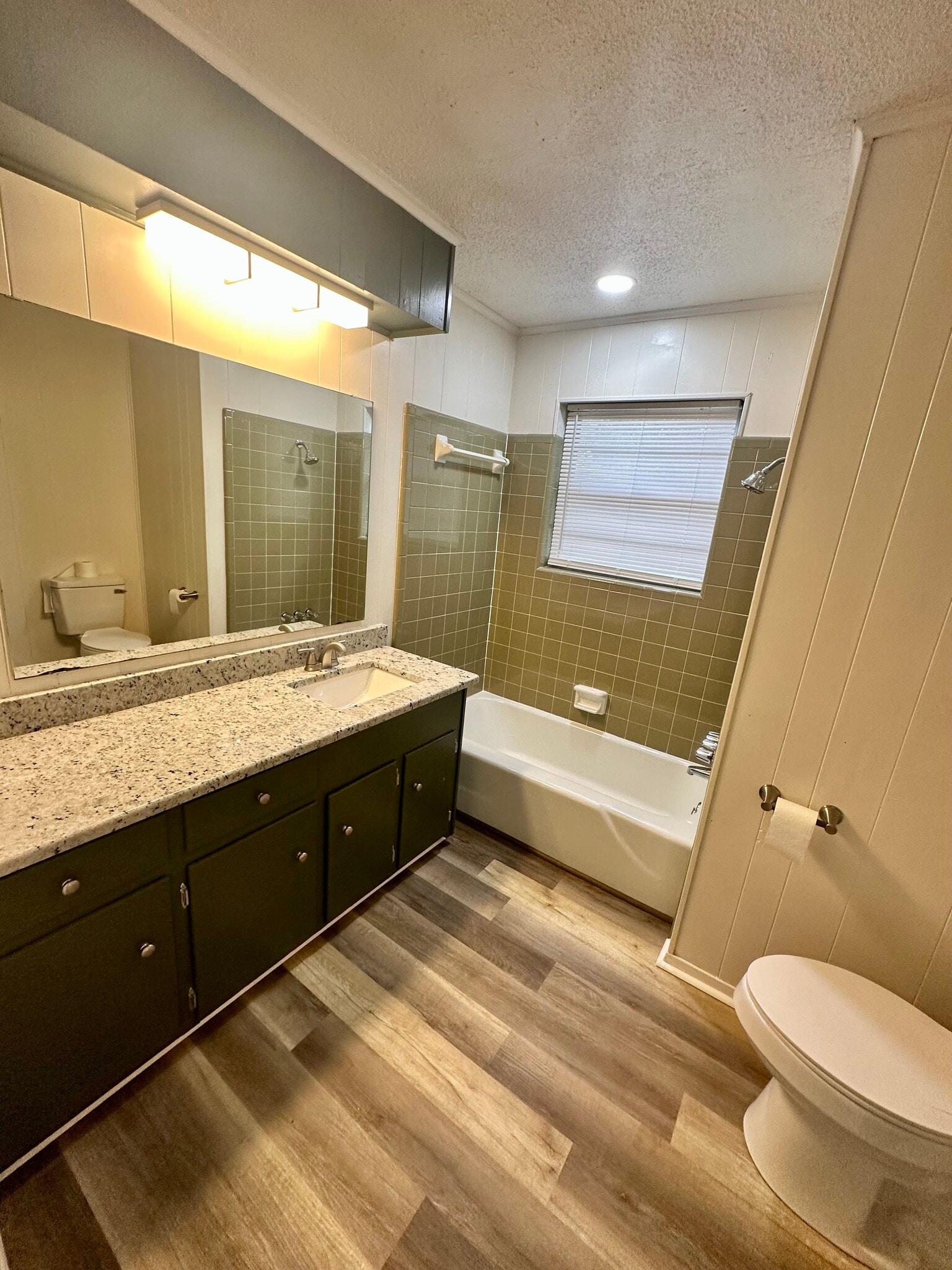 Building Photo - 1204 Blueridge Pky