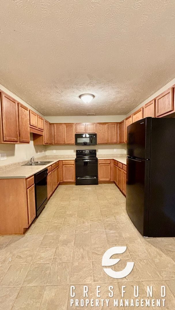 Building Photo - 3 Bed, 2.5 Bath Townhome - READY FOR YOU T...