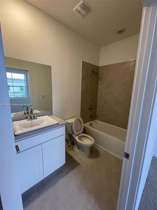 Building Photo - 552 NE 4th Terrace