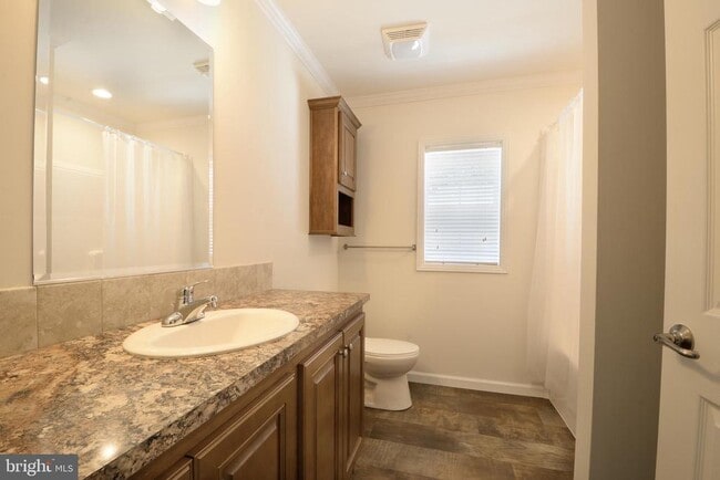 Building Photo - 41 Edgewater Dr