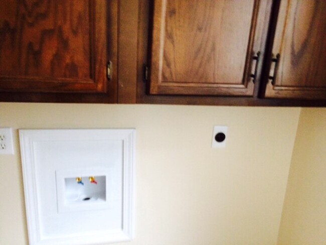 Building Photo - 124 Arlington Cir