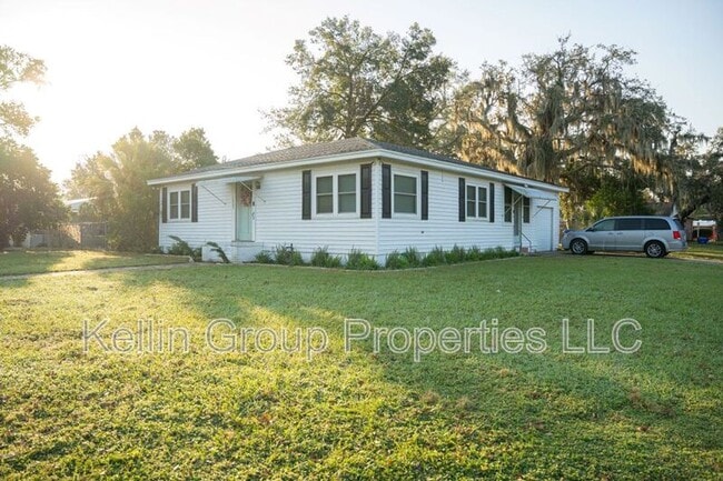 Building Photo - 1805 E Fern Rd