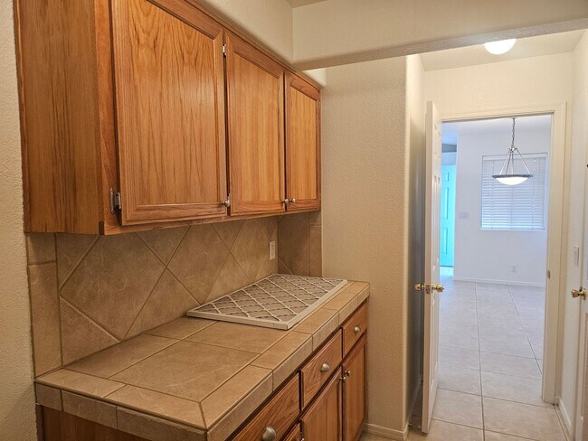 Building Photo - Unfurnished Long Term Pool & Spa