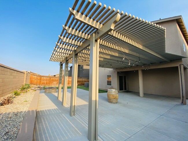 Building Photo - $3,195 Leonard & Shaw, 5 Beds - Alamos Ave...
