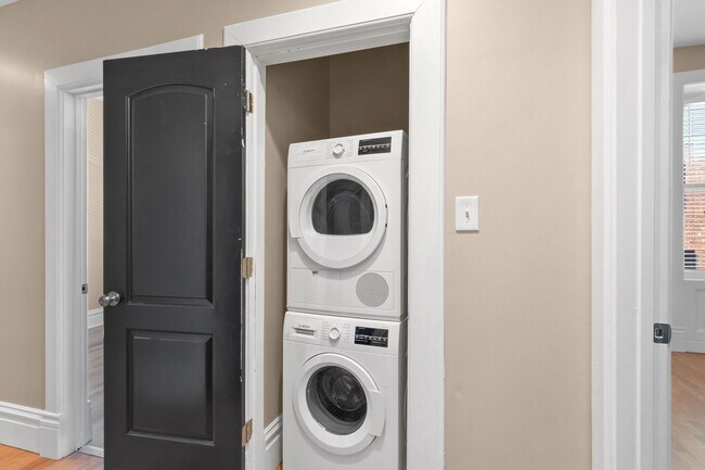 Building Photo - Attn: PARTY ANIMALS