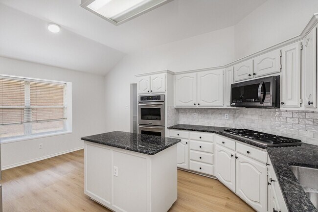 Building Photo - 745 Amhurst Ct