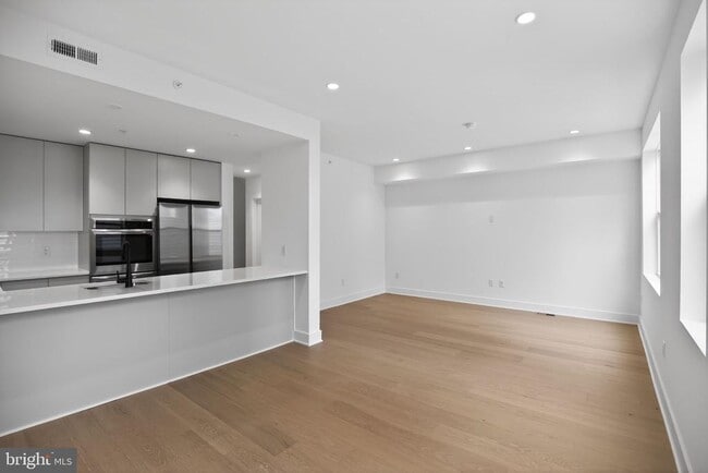 Building Photo - 635 N 7th St