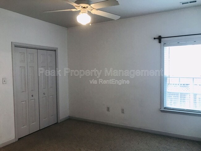 Building Photo - 1903 Elmsmere Ave