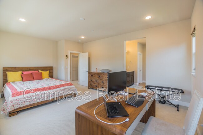 Building Photo - 5539 Southcrest Way