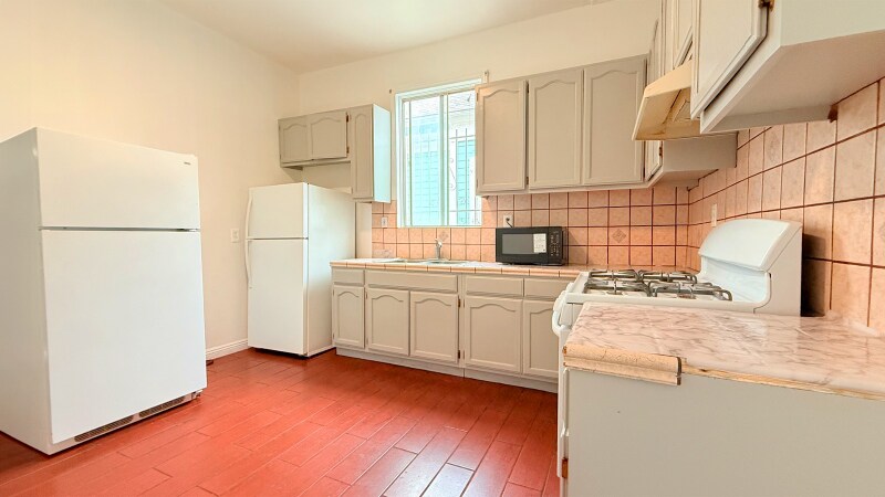 Building Photo - 1522 W 29th St