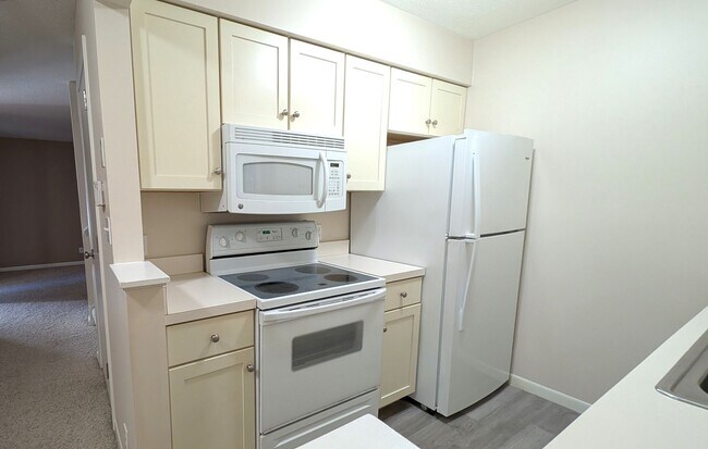 Building Photo - 17554 Parkwood Dr
