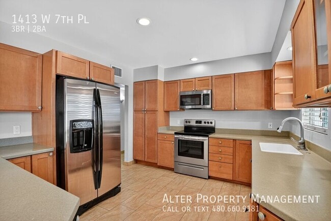 Building Photo - 1413 W 7th Pl