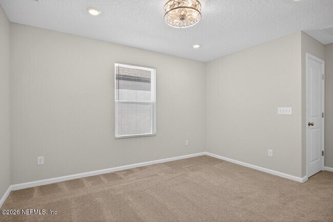 Building Photo - 14790 Cashew Ave