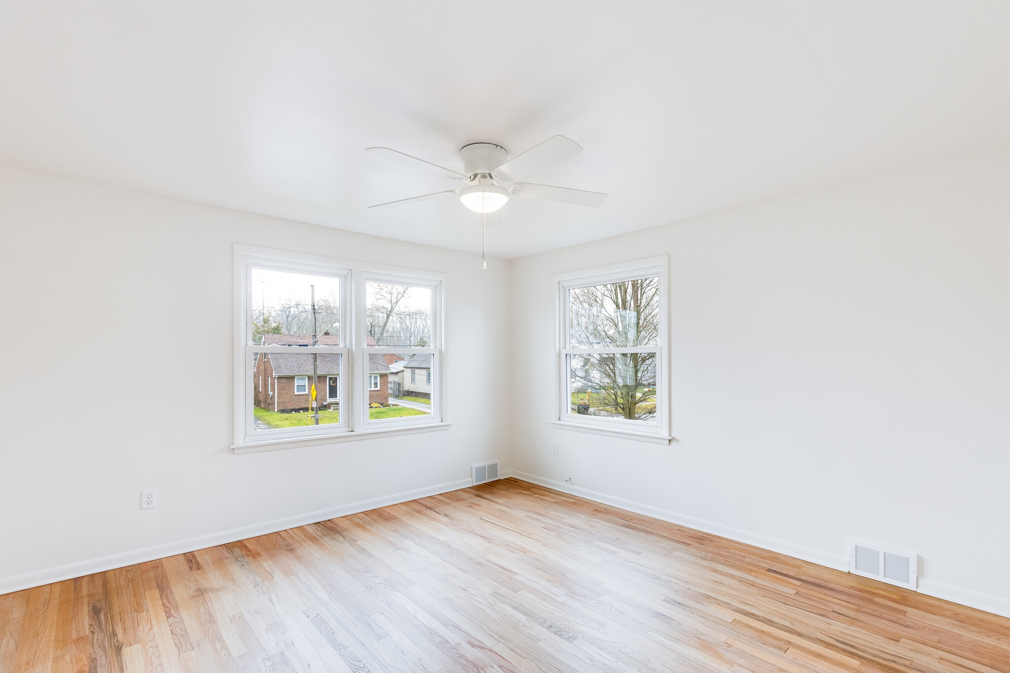 Building Photo - 1142 Meadowbrook Ave SE