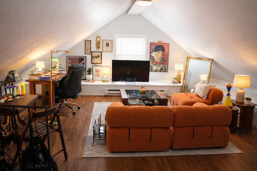 Building Photo - 2642 N Lincoln Ave