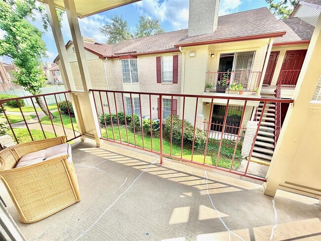 Primary Photo - 2120 El Paseo St