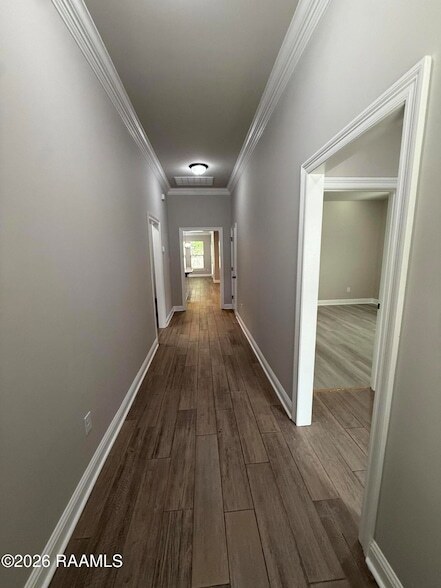 Building Photo - 404 Sparrowhawk St