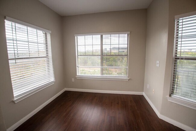 Building Photo - 2320 Gracy Farms Ln